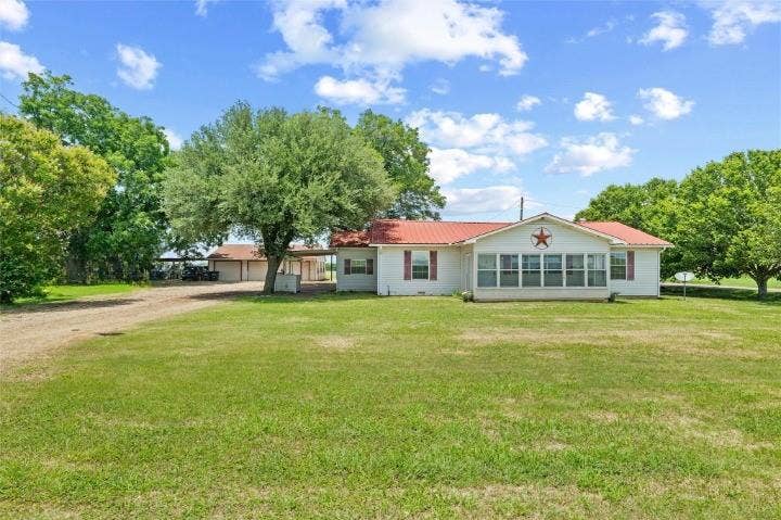 358 Wright Road, Waxahachie, TX 75167 358 Wright Road, Waxahachie, TX 75167