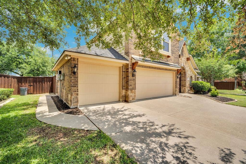 5214 Compassion Court, Midlothian, TX 76065 3 car garage