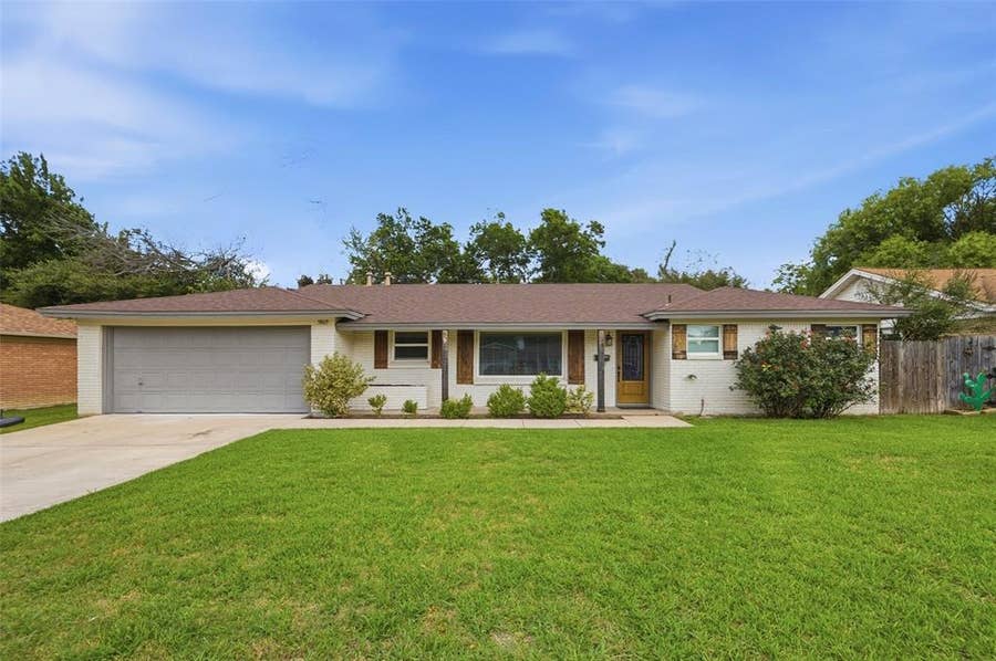 Property photo for 5809 Waltham Avenue, Fort Worth, TX