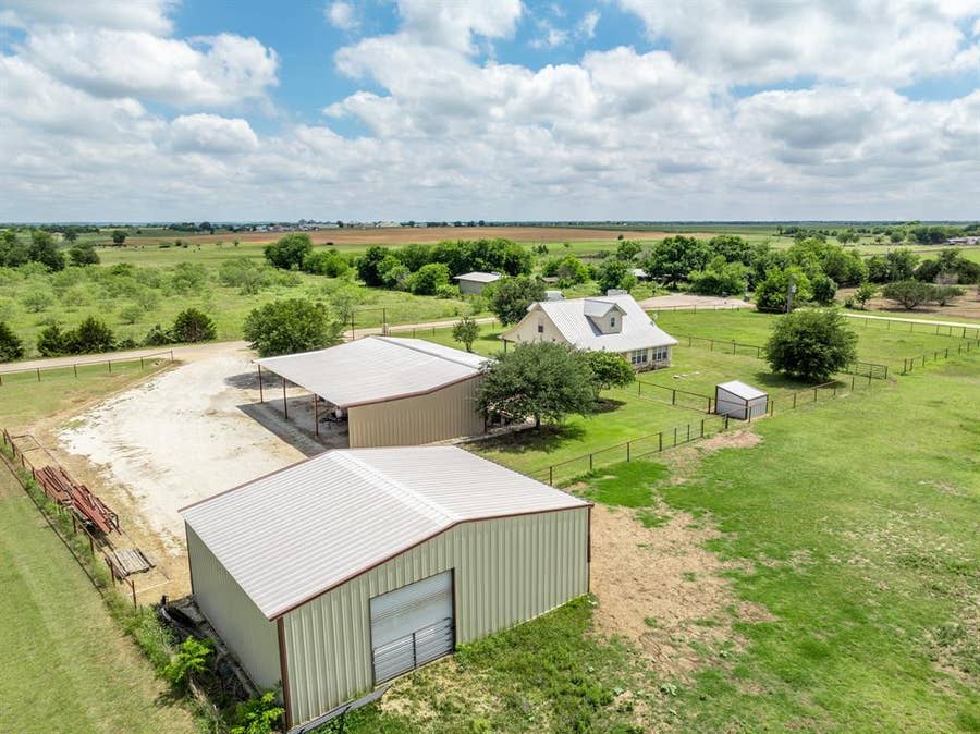 Property photo for 560 Meadow Lane, Crawford, TX
