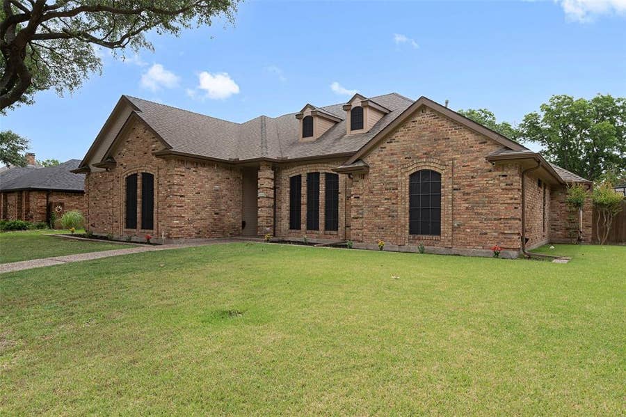 Property photo for 3114 Oak Trail Drive, Rowlett, TX