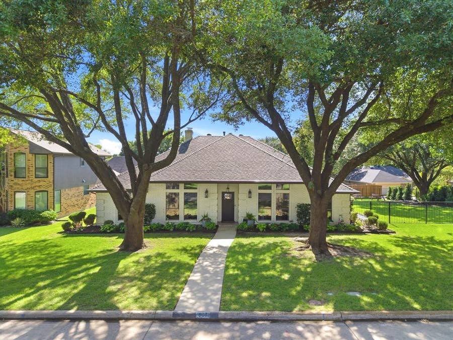 Property photo for 807 Lake Meadows Circle, Rockwall, TX