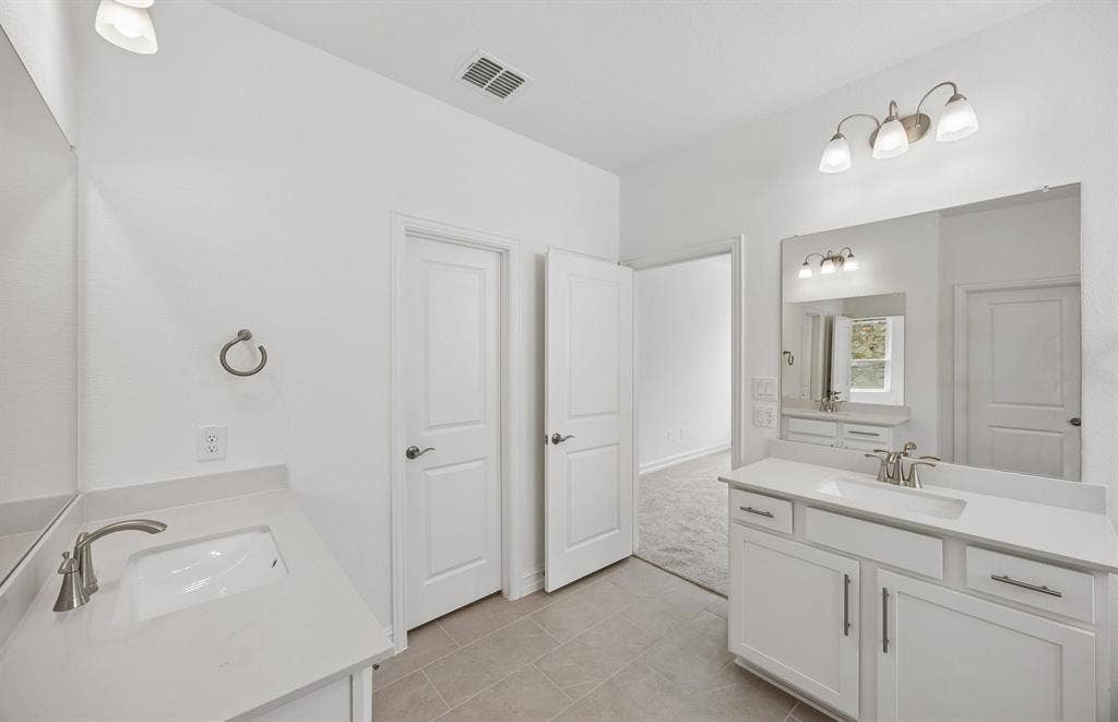 Double vanity in primary bath