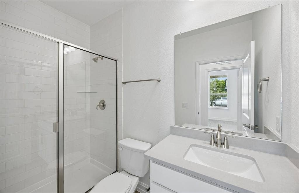 Secondary bath on first level