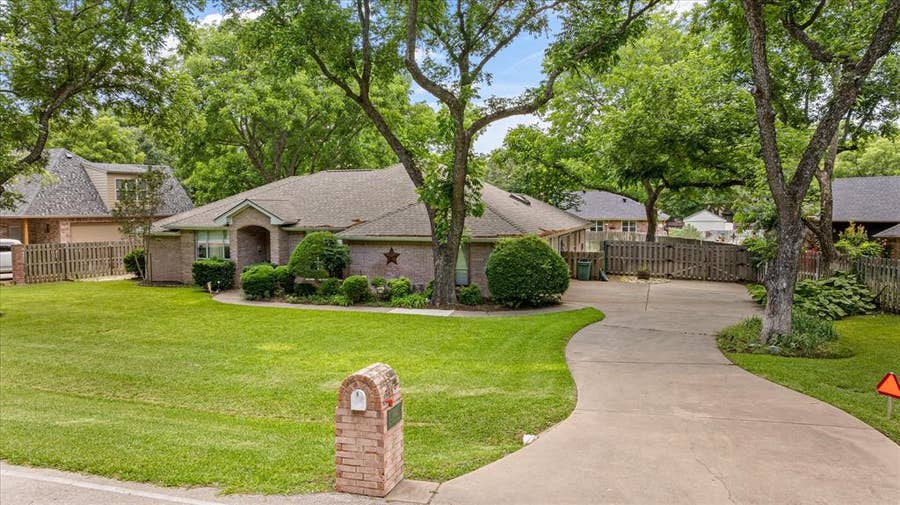 Property photo for 8912 Green Leaves Drive, Granbury, TX