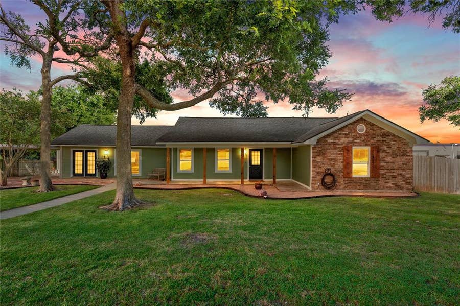 Property photo for 105 James Wesley Drive, Robinson, TX