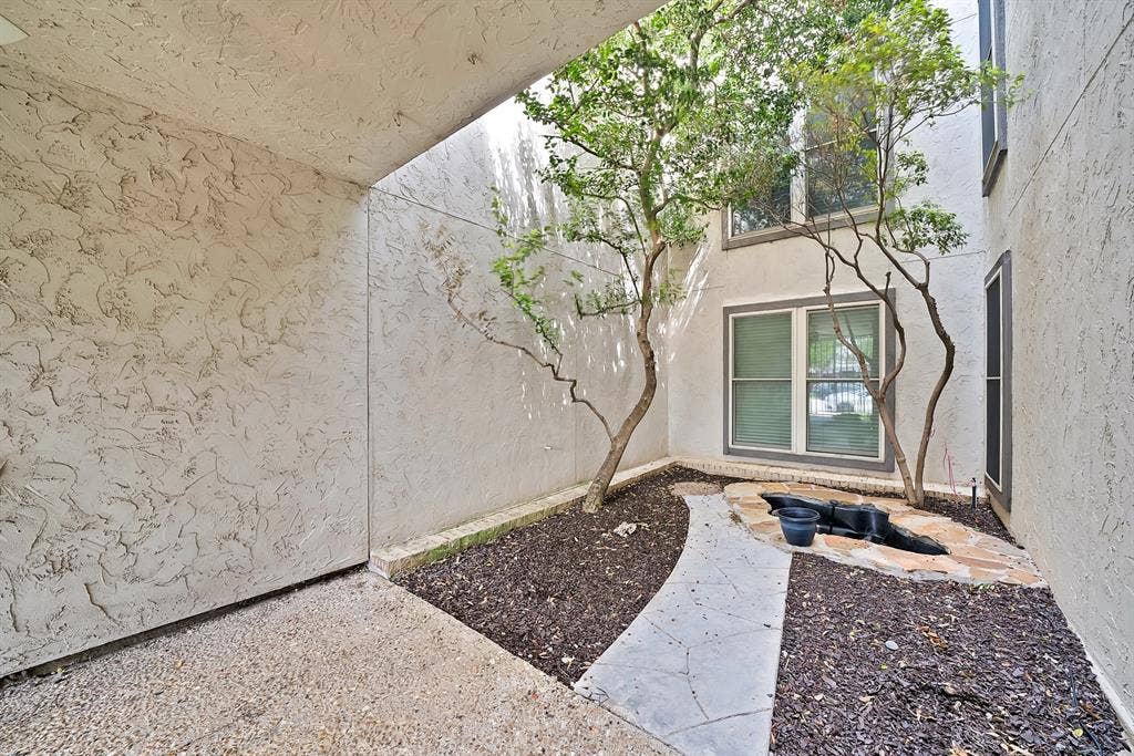 12574 Burninglog Lane, Dallas, TX 75243 12574 Burninglog Lane, Dallas, TX 75243