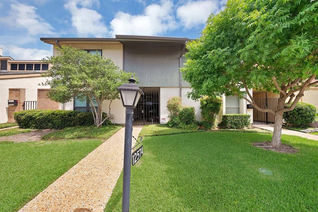 12574 Burninglog Lane, Dallas, TX 75243 12574 Burninglog Lane, Dallas, TX 75243