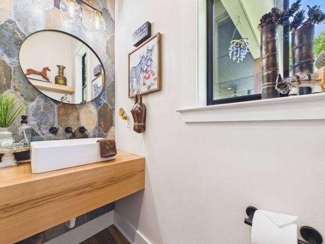 10815 N Fm 314, Brownsboro, TX 75756 Half Bathroom