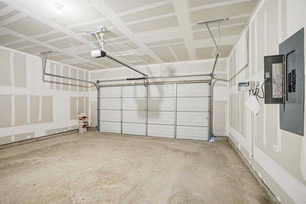 4004 Palestine Drive, Farmersville, TX 75442 Photo is not of the actual home, but is an inspirational photo of builder’s model home and may depict options, furnishings, and/or decorator features that are not included.