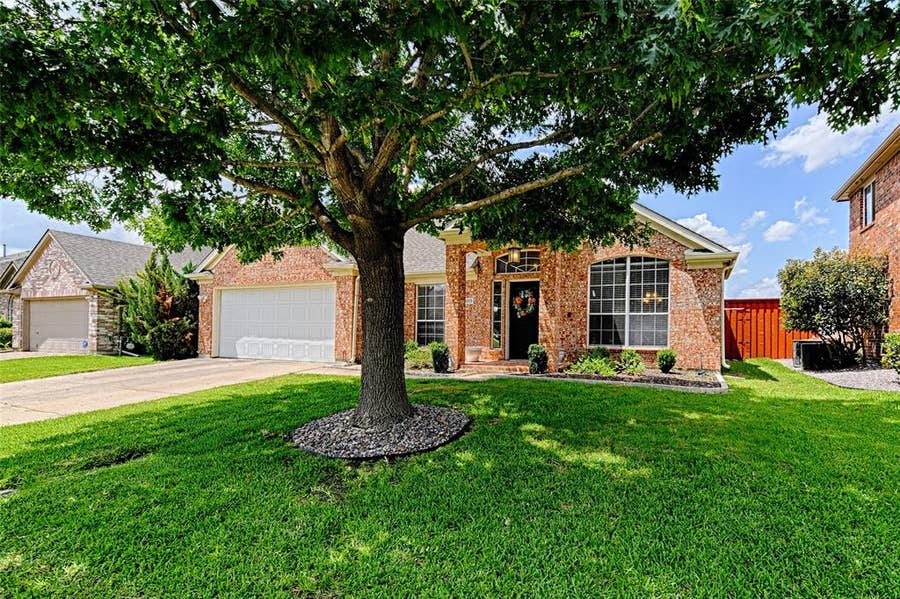 Property photo for 10013 White Lane, Irving, TX