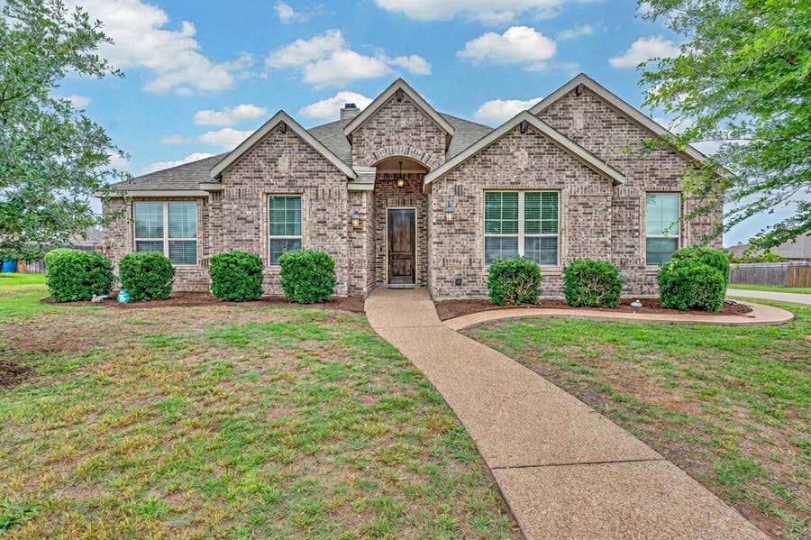 Property photo for 1012 Steamboat Drive, Hewitt, TX