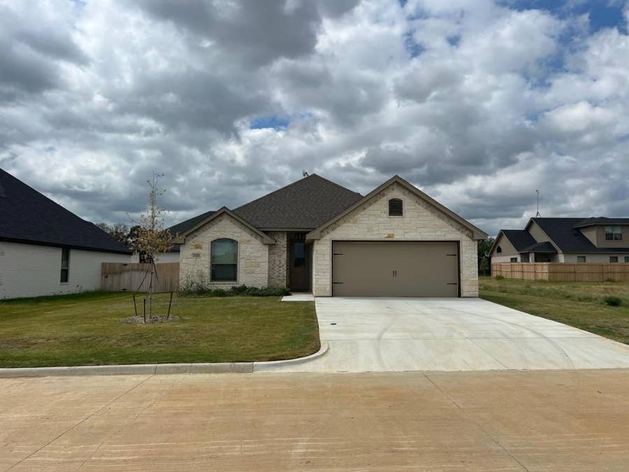 Property photo for 1125 Wild Rose Drive, Tolar, TX