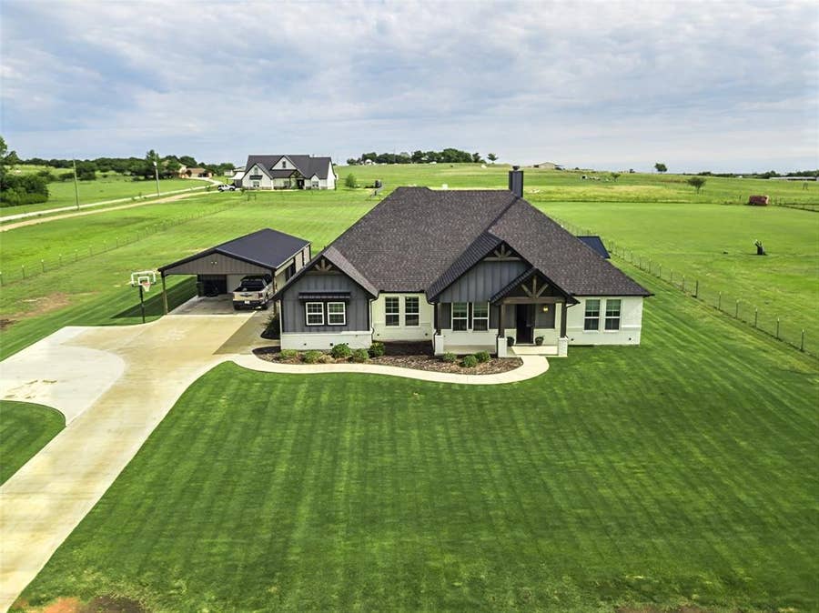 Property photo for 2433 Old Denton Highway, Decatur, TX