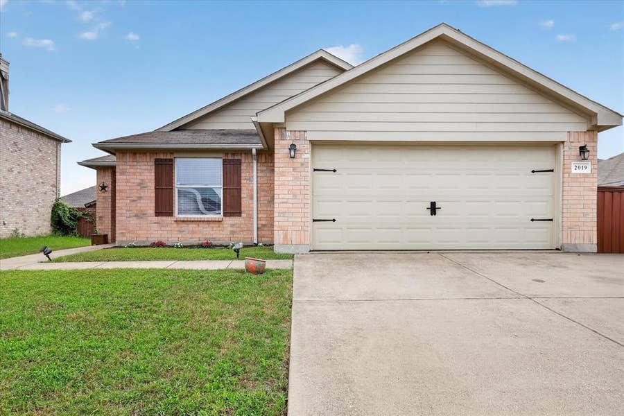 Property photo for 2019 Limestone Drive, Grand Prairie, TX