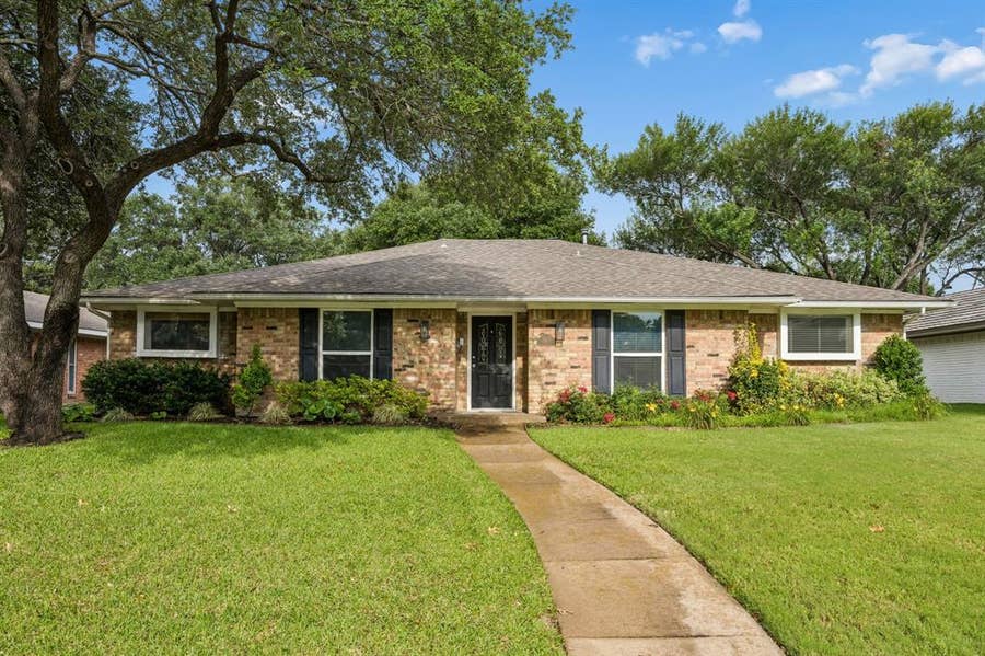 Property photo for 15935 Longvista Drive, Dallas, TX