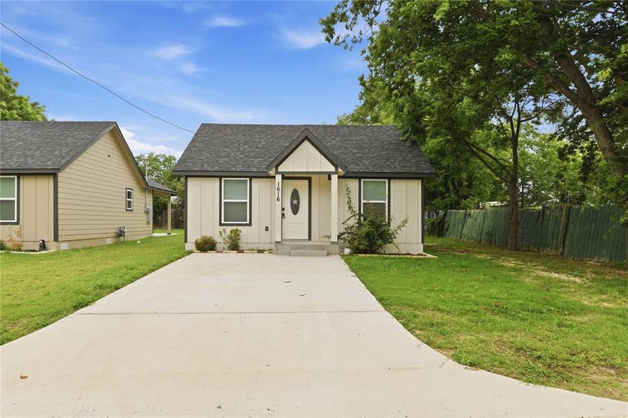 Property photo for 1616 Cleveland Street, Greenville, TX