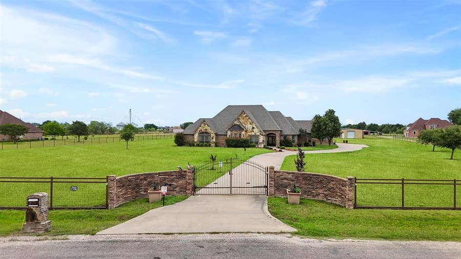 Property photo for 219 Mohundro Road, Ferris, TX