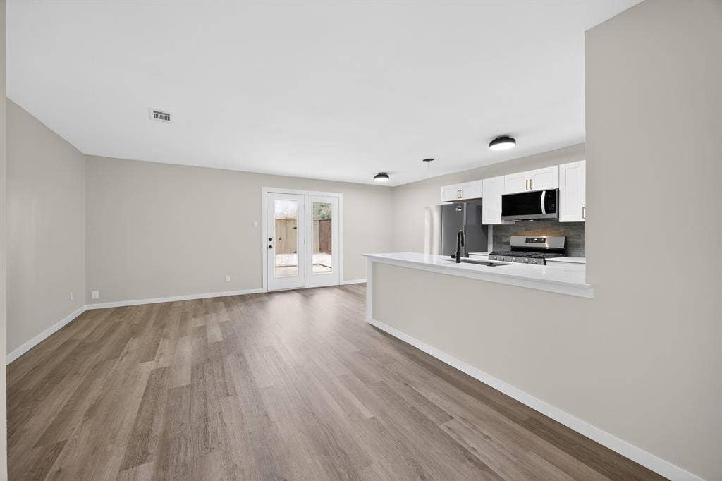 8617 Flicker Lane, Dallas, TX 75238 8617 Flicker Lane, Dallas, TX 75238