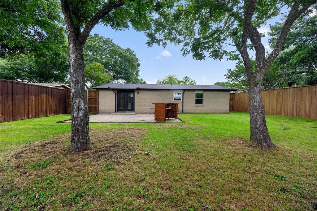 8617 Flicker Lane, Dallas, TX 75238 8617 Flicker Lane, Dallas, TX 75238