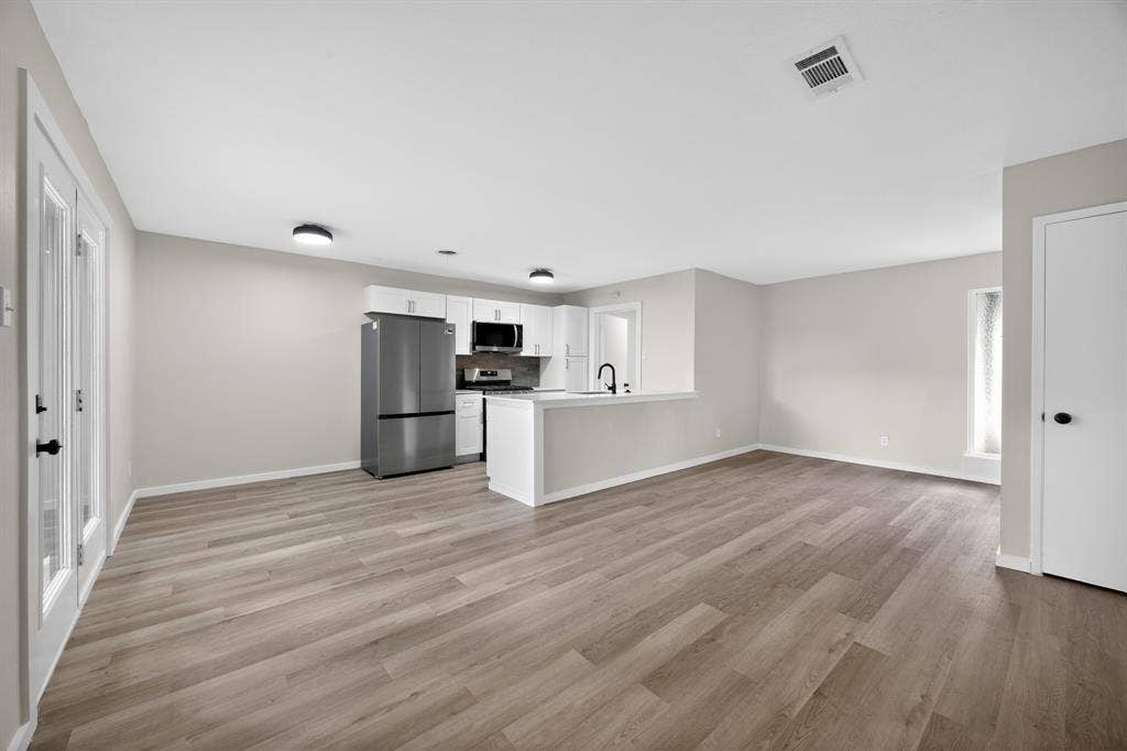 8617 Flicker Lane, Dallas, TX 75238 8617 Flicker Lane, Dallas, TX 75238
