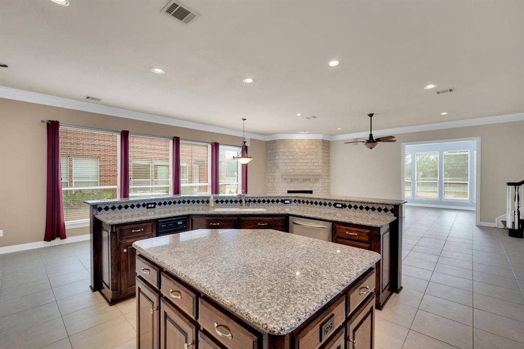 6420 Hayes Road, Midlothian, TX 76065 6420 Hayes Road, Midlothian, TX 76065