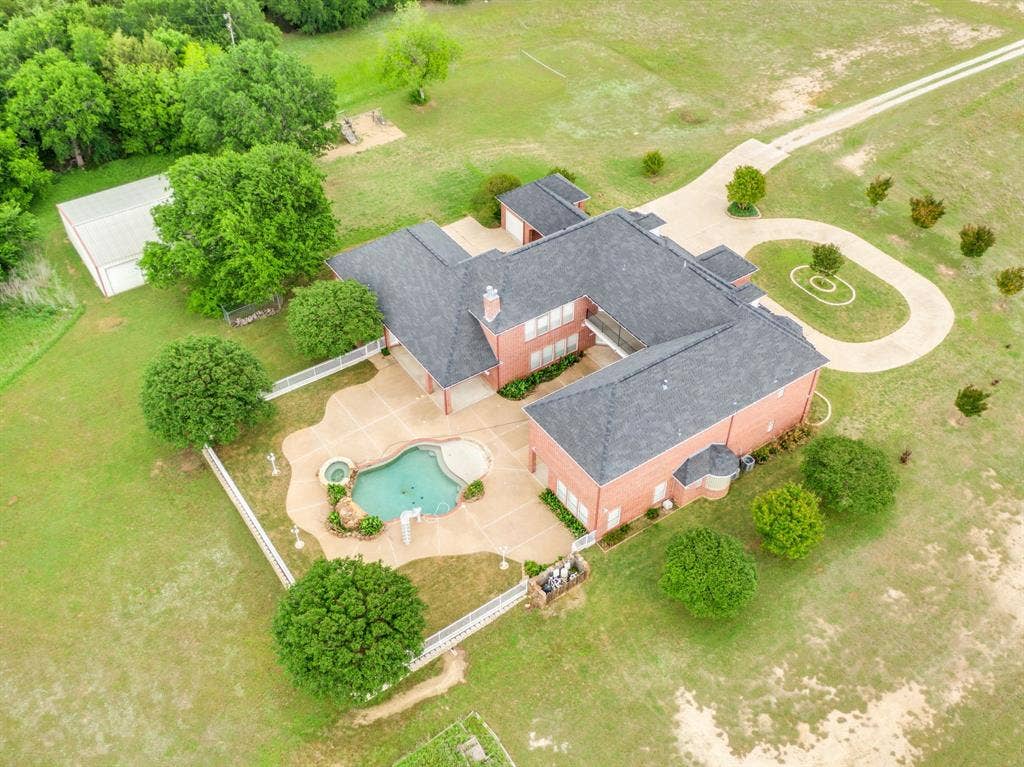 6420 Hayes Road, Midlothian, TX 76065 6420 Hayes Road, Midlothian, TX 76065
