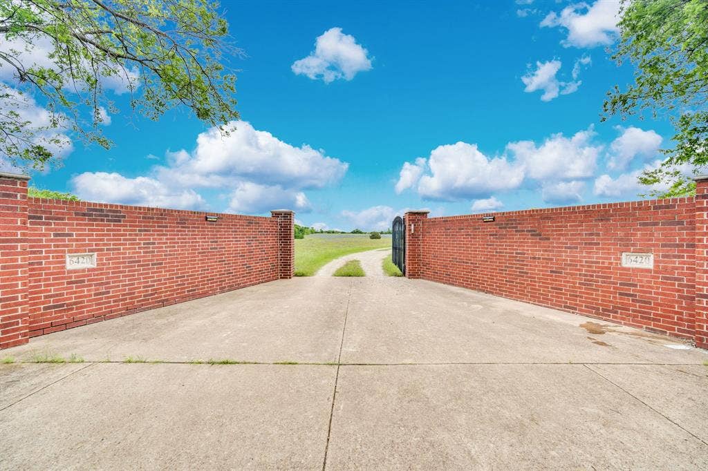 6420 Hayes Road, Midlothian, TX 76065 6420 Hayes Road, Midlothian, TX 76065