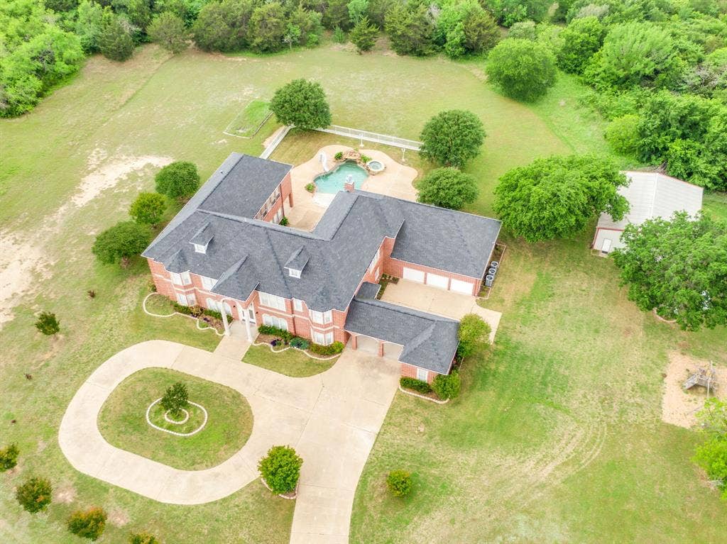 6420 Hayes Road, Midlothian, TX 76065 6420 Hayes Road, Midlothian, TX 76065