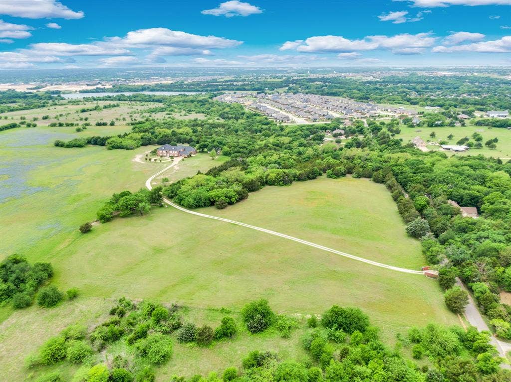 6420 Hayes Road, Midlothian, TX 76065 6420 Hayes Road, Midlothian, TX 76065