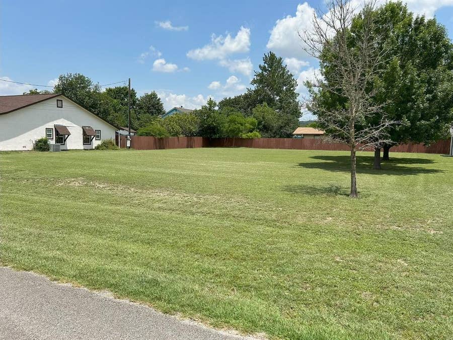 Property photo for 618 Horseshoe Falls Dr, Canyon Lake, TX