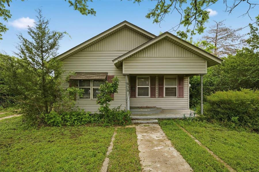 Property photo for 808 N Reagan Street, West, TX