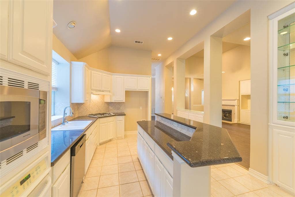 516 Arcadia Drive, Keller, TX 76248 516 Arcadia Drive, Keller, TX 76248