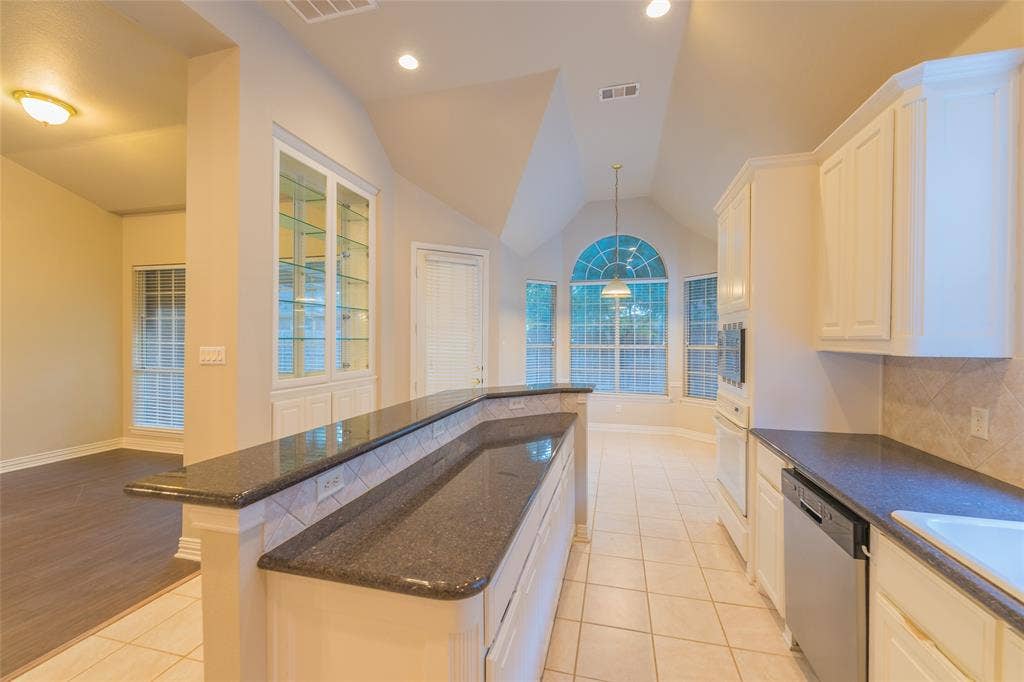 516 Arcadia Drive, Keller, TX 76248 516 Arcadia Drive, Keller, TX 76248