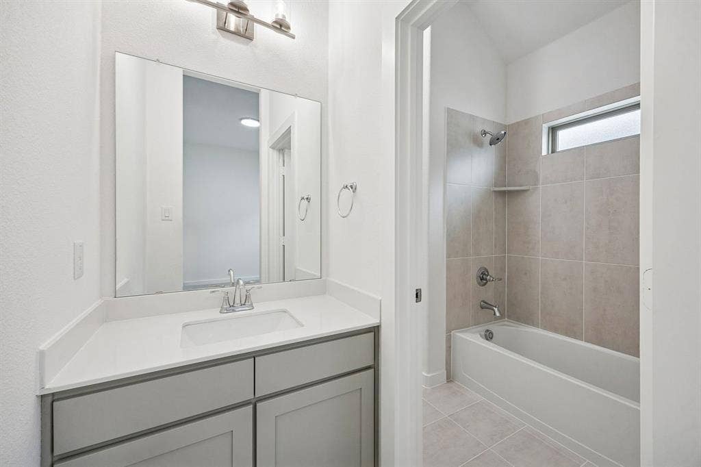 461 Hocking Hills Drive, Waxahachie, TX 75165 Bathroom in the Gilmour II home plan by Trophy Signature Homes – REPRESENTATIVE PHOTO
