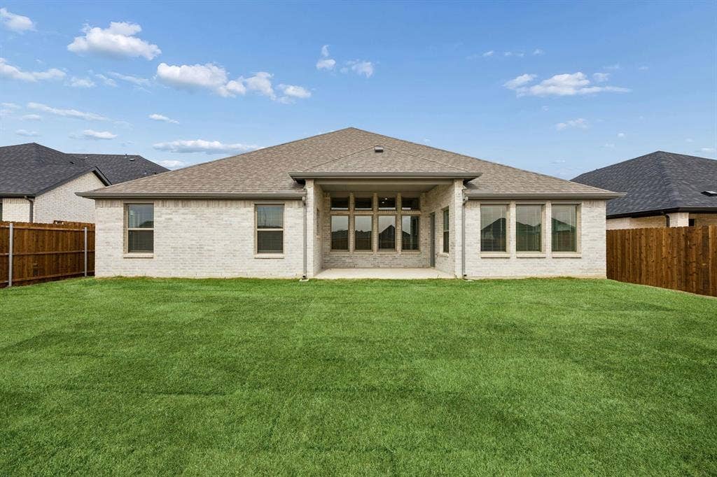 461 Hocking Hills Drive, Waxahachie, TX 75165 Covered Patio in the Gilmour II home plan by Trophy Signature Homes – REPRESENTATIVE PHOTO