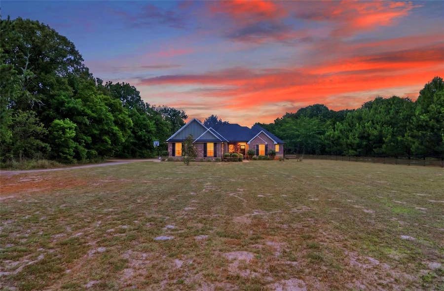 Property photo for 14676 County Road 424, Lindale, TX