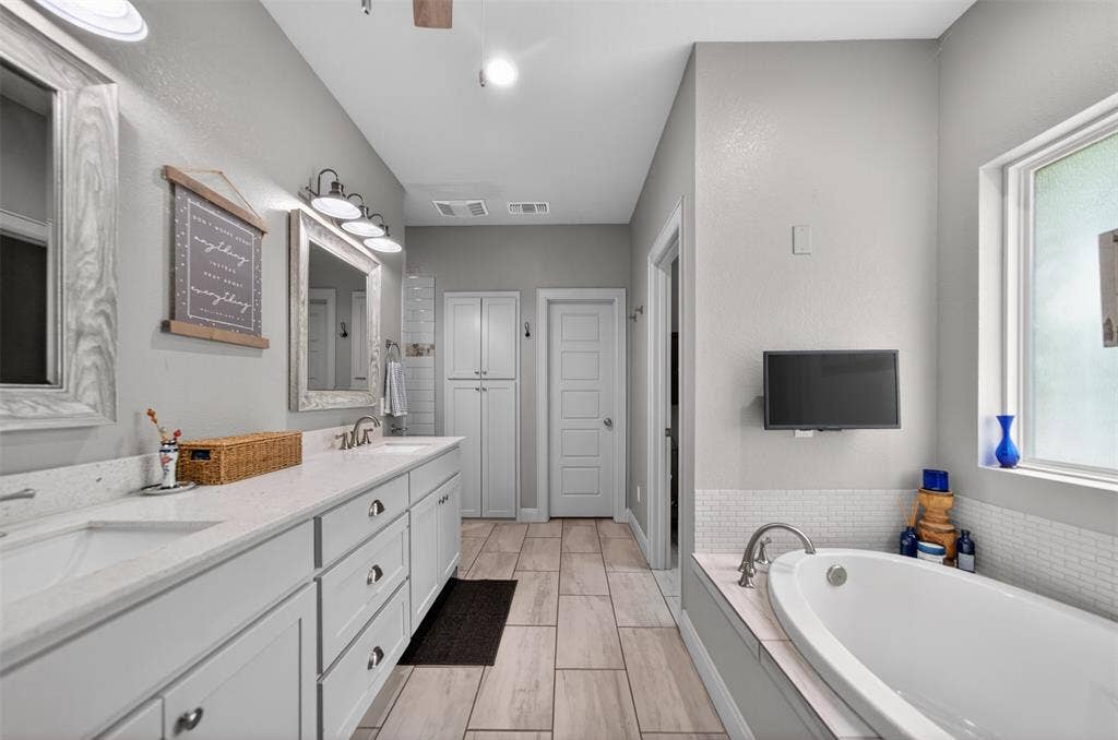 14676 County Road 424, Lindale, TX 75771 14676 County Road 424, Lindale, TX 75771