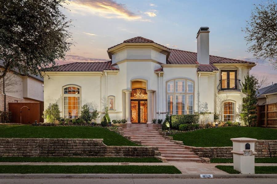 Property photo for 18729 Wainsborough Lane, Dallas, TX