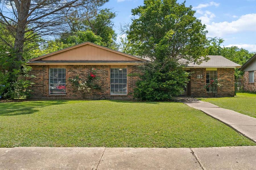 Property photo for 818 Quebec Drive, Garland, TX