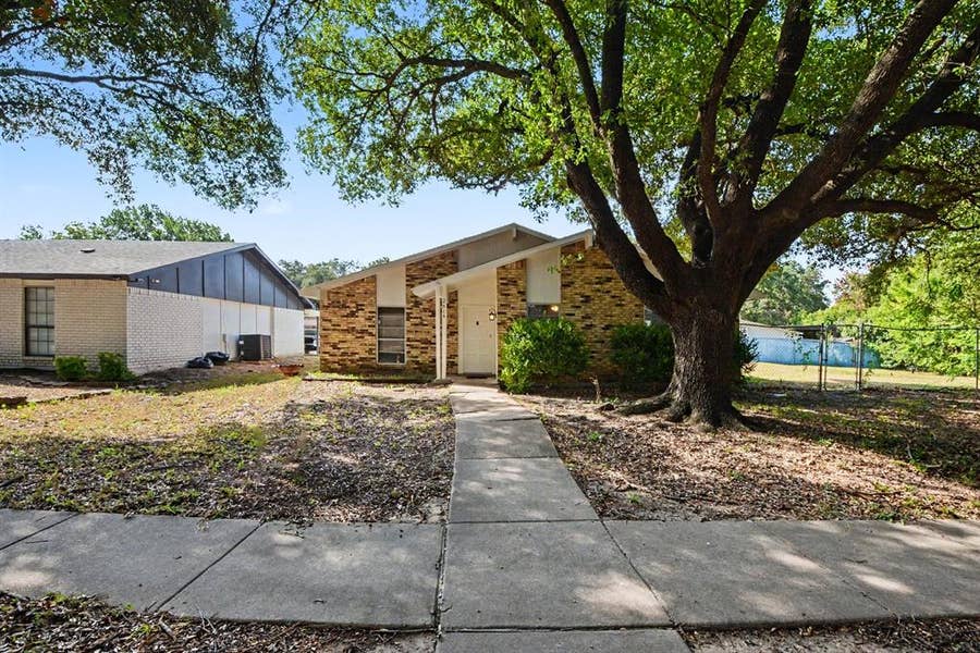 Property photo for 2614 Branch Oaks Drive, Garland, TX