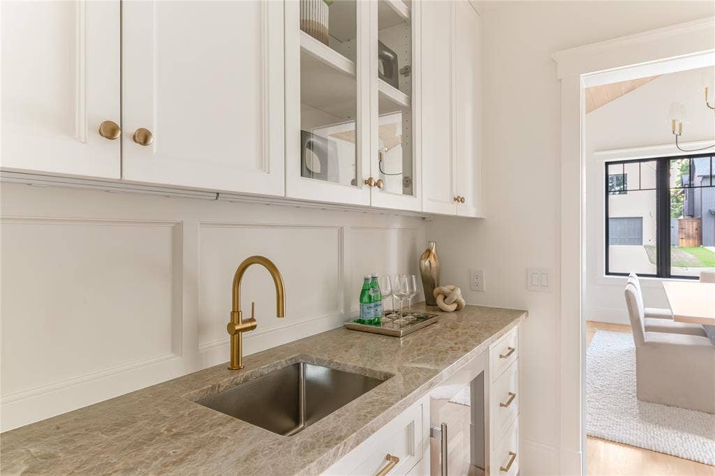 6954 Santa Maria Lane, Dallas, TX 75214 Butler's Pantry