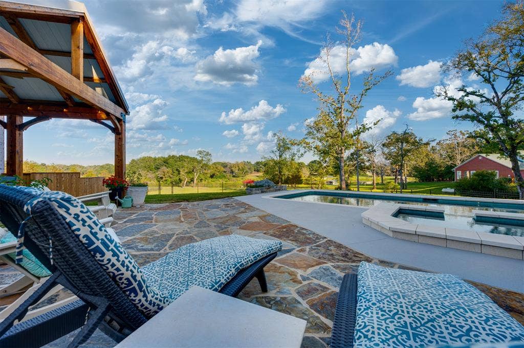 2001 Rose Pointe, Athens, TX 75752 2001 Rose Pointe, Athens, TX 75752