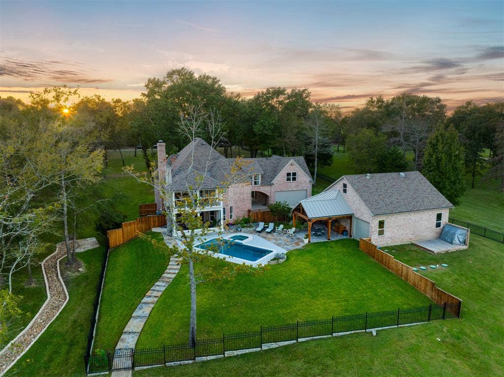 2001 Rose Pointe, Athens, TX 75752 2001 Rose Pointe, Athens, TX 75752