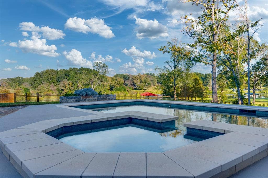2001 Rose Pointe, Athens, TX 75752 2001 Rose Pointe, Athens, TX 75752