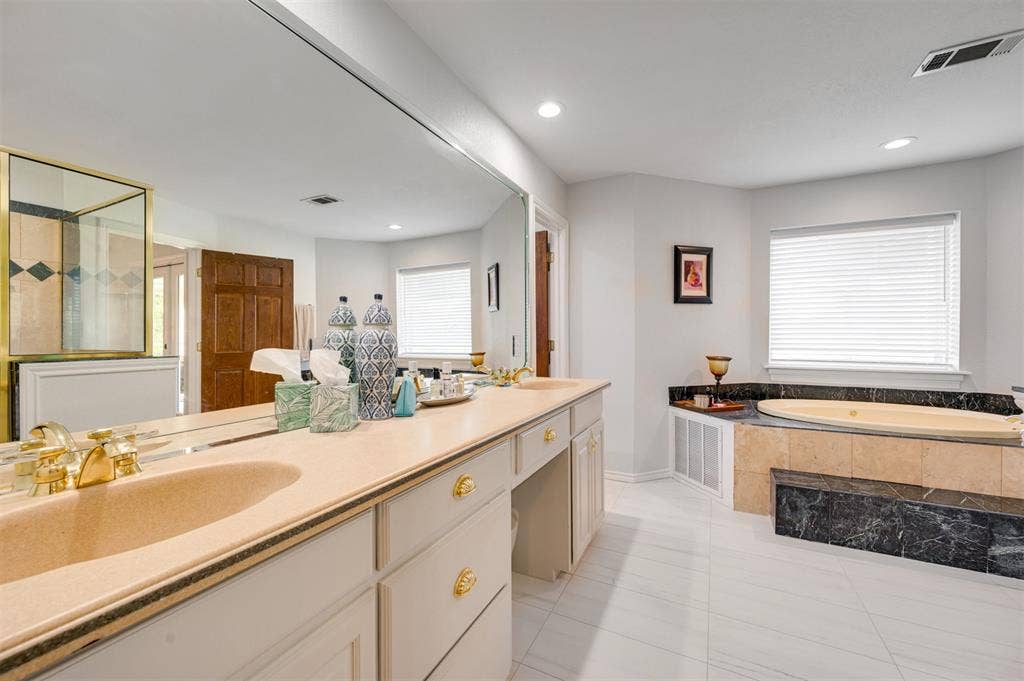 2001 Rose Pointe, Athens, TX 75752 2001 Rose Pointe, Athens, TX 75752