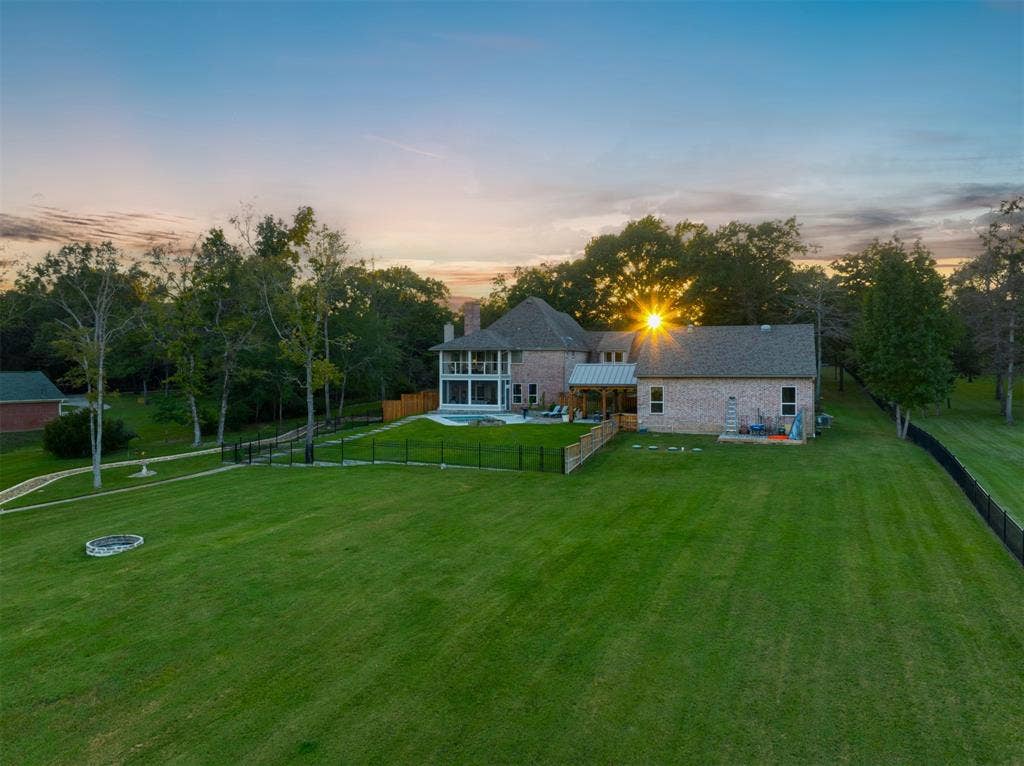 2001 Rose Pointe, Athens, TX 75752 2001 Rose Pointe, Athens, TX 75752