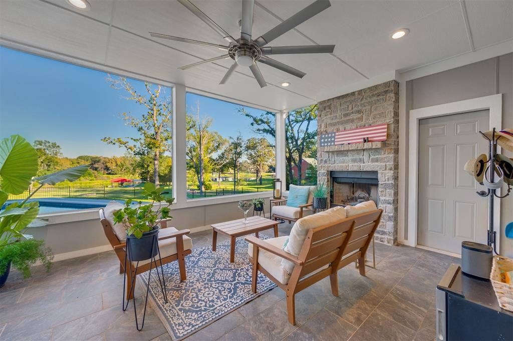2001 Rose Pointe, Athens, TX 75752 2001 Rose Pointe, Athens, TX 75752