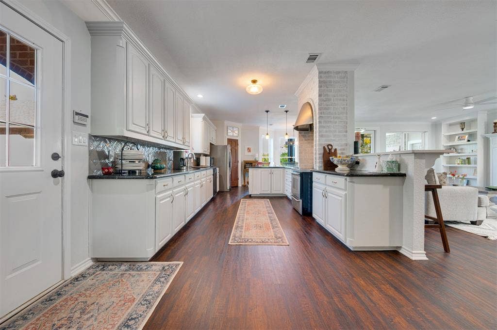 2001 Rose Pointe, Athens, TX 75752 2001 Rose Pointe, Athens, TX 75752