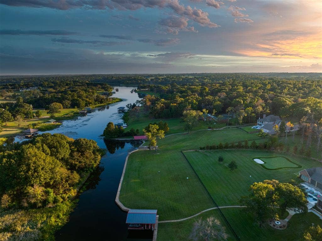 2001 Rose Pointe, Athens, TX 75752 2001 Rose Pointe, Athens, TX 75752